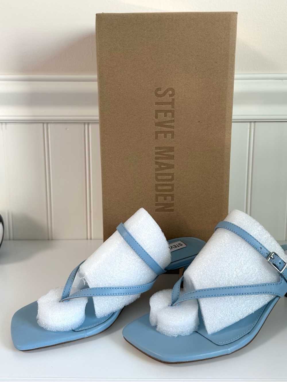 Steve Madden Light Blue Leather Square-Toe Thong Sandals with Short Heel